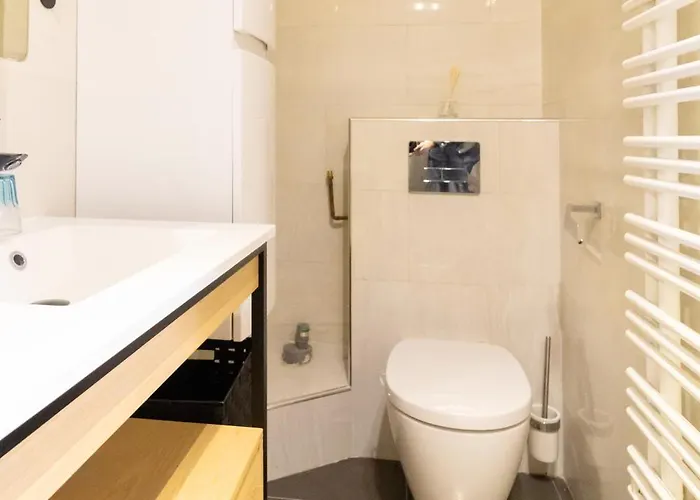 5-bedroom Spacious And Cosy Flat Close To The Eiffel Tower